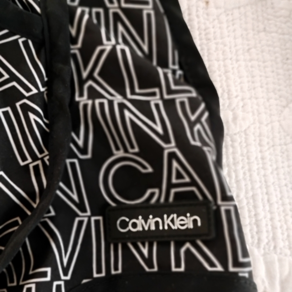 Calvin Klein shirts black and white sports shorts XL